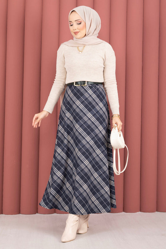 تنورة غوص مخططة بنقشة مربعات باللون الأزرق الداكن