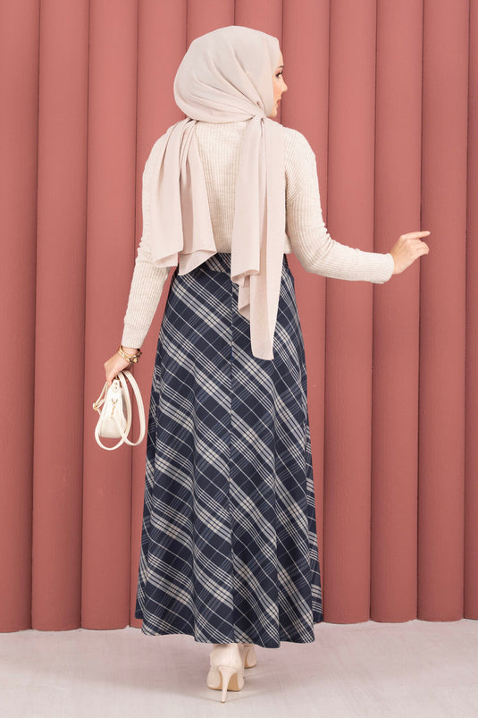 تنورة غوص مخططة بنقشة مربعات باللون الأزرق الداكن