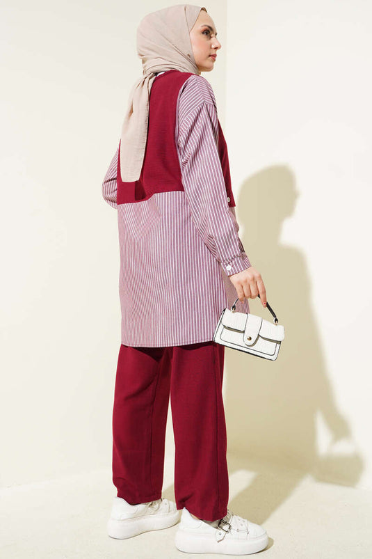 قميص مخطط مزين بأزرار وبدلة من قطعتين باللون الأحمر الداكن