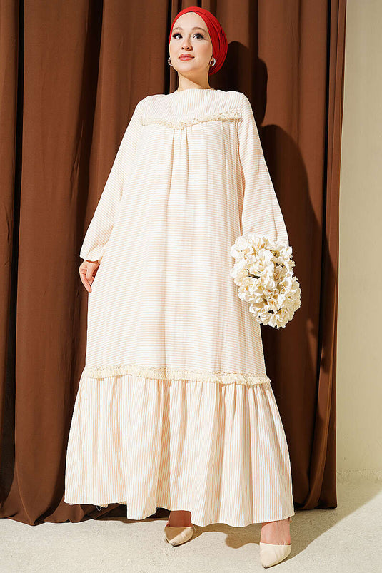 Robe Beige À Rayures Et Ornée