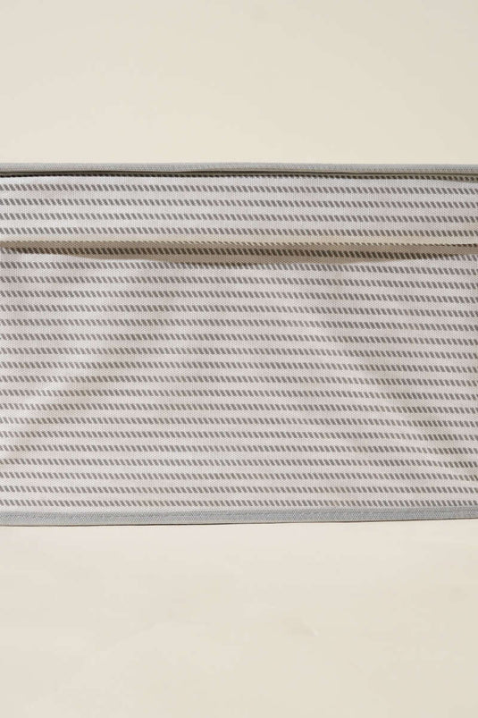 حقيبة تخزين صغيرة بغطاء مخطط باللون الرمادي