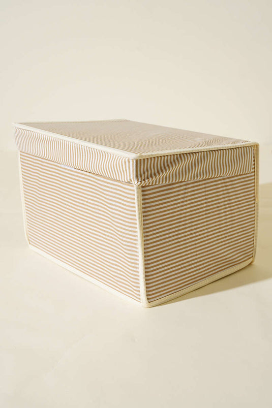 حقيبة تخزين صغيرة بغطاء مخطط باللون الكريمي