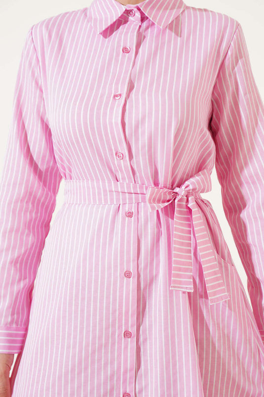 Robe rose à rayures et ceinture