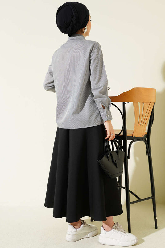 قميص قصير مخطط مع رباط أمامي أسود