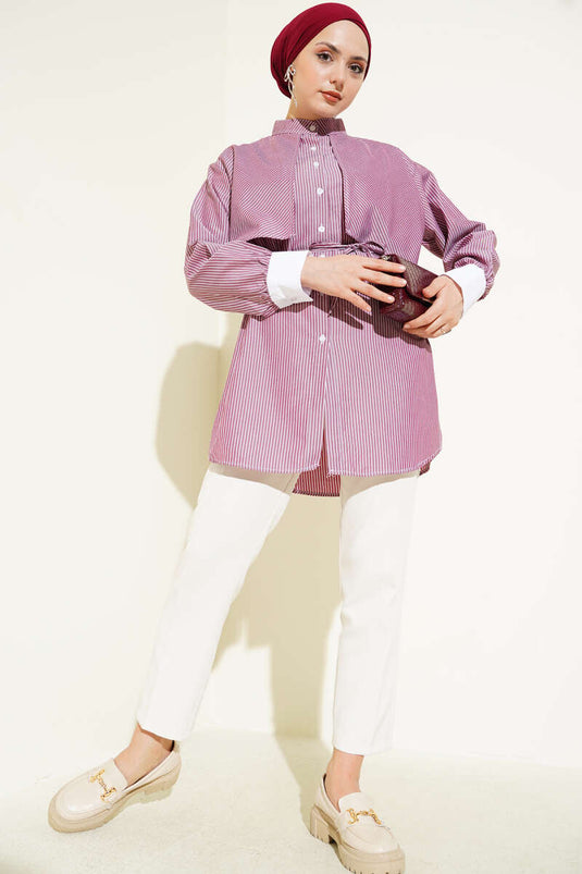 قميص مخطط باللون الأحمر الداكن