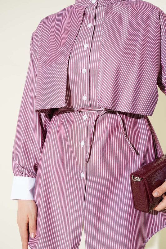 قميص مخطط باللون الأحمر الداكن