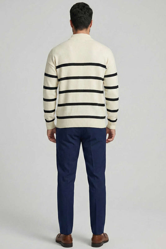Pull homme en tricot rayé crème