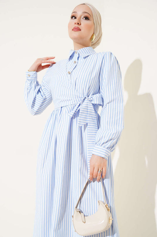 فستان مخطط برباط جانبي باللون الأزرق الجليدي