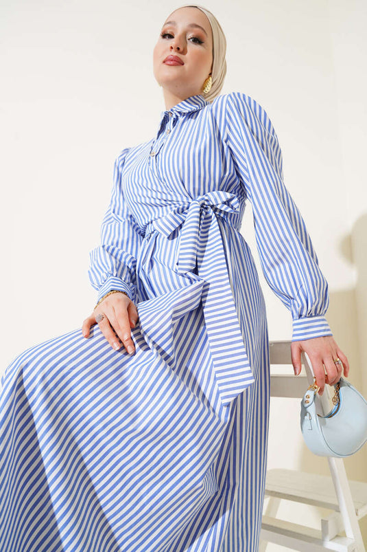 فستان مخطط بربطة جانبية باللون الأزرق