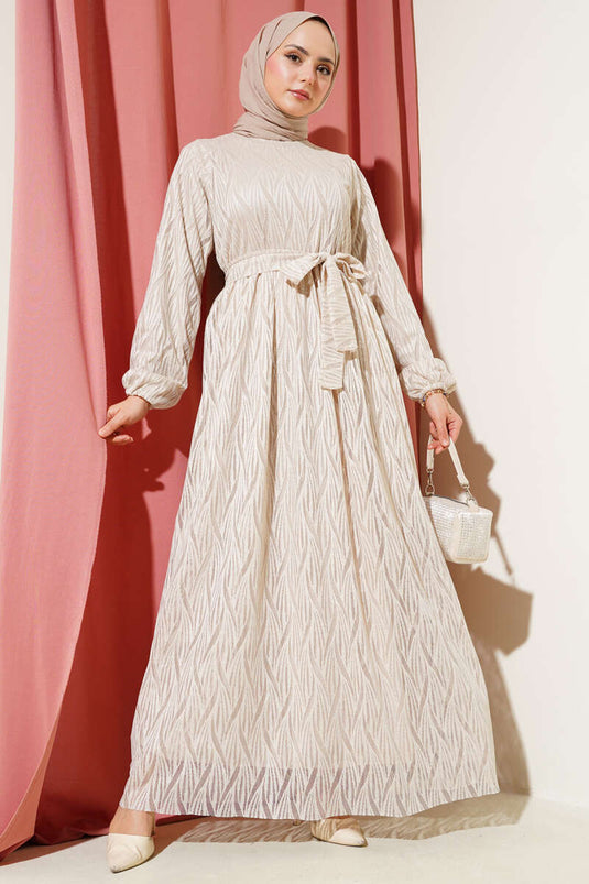 Robe ceinturée en dentelle ondulée beige