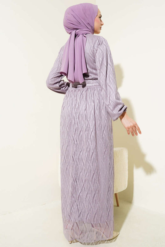 Robe ceinturée en dentelle ondulée lilas