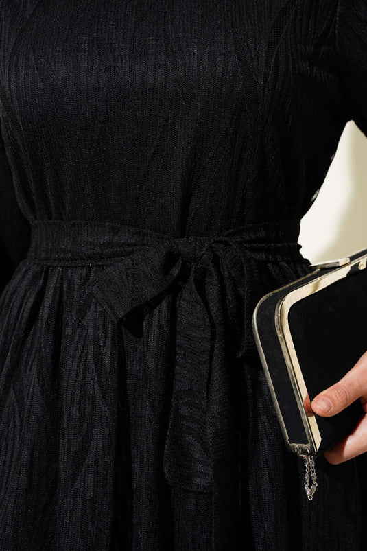 Kleid mit Wellenspitze und Gürtel Schwarz