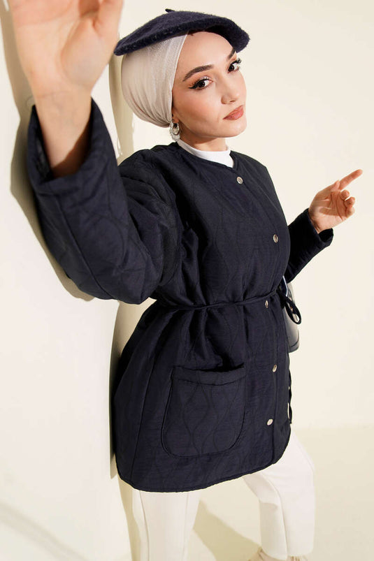 سترة بزرّات بنقشة الموج باللون الأزرق الداكن