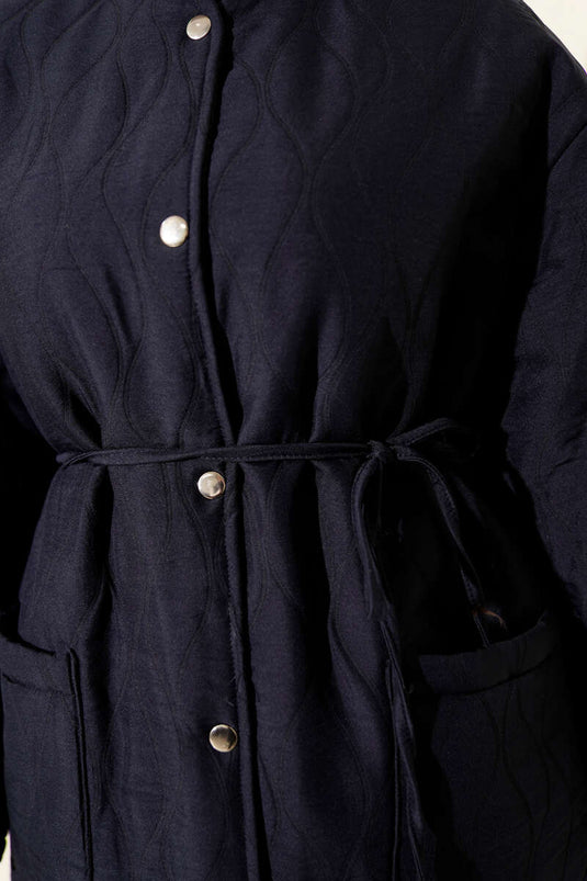 سترة بزرّات بنقشة الموج باللون الأزرق الداكن