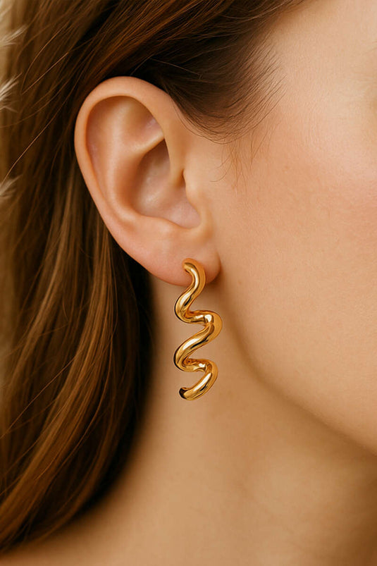 أقراط ذهبية على شكل موجة