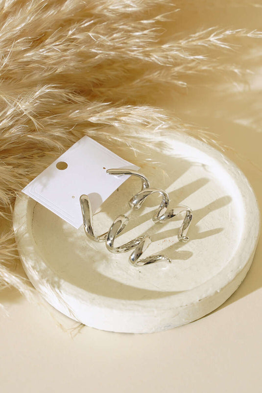 أقراط فضة على شكل موجة