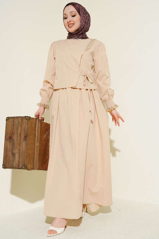 Abito a gilet in popeline con dettagli in pizzo beige