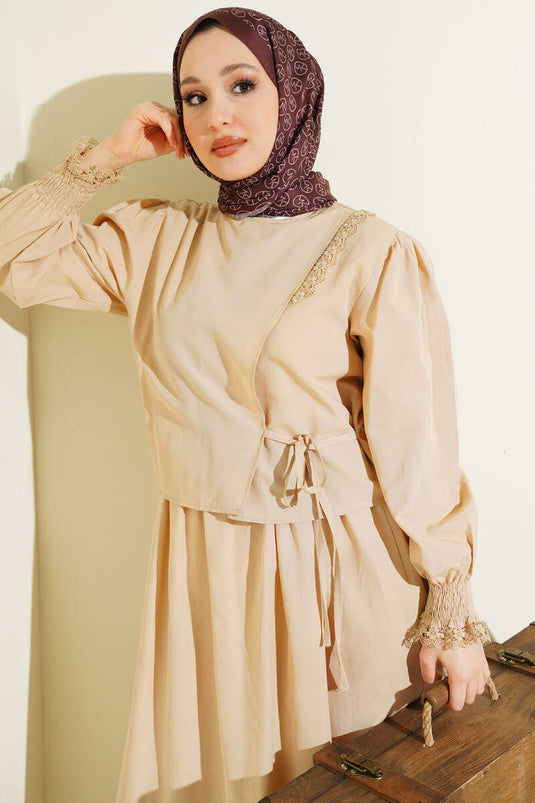 Abito a gilet in popeline con dettagli in pizzo beige