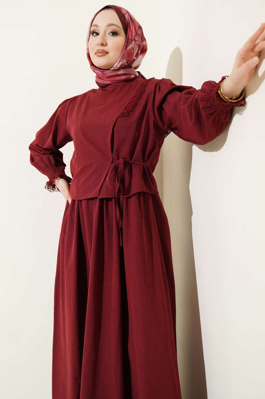 Robe chasuble en popeline avec détails en dentelle bordeaux