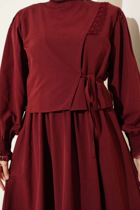 Robe chasuble en popeline avec détails en dentelle bordeaux