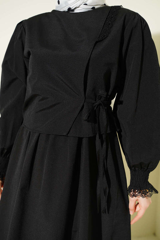Abito a gilet in popeline con dettagli in pizzo nero
