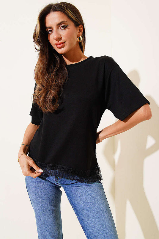 T-shirt noir avec dentelle et fente latérale