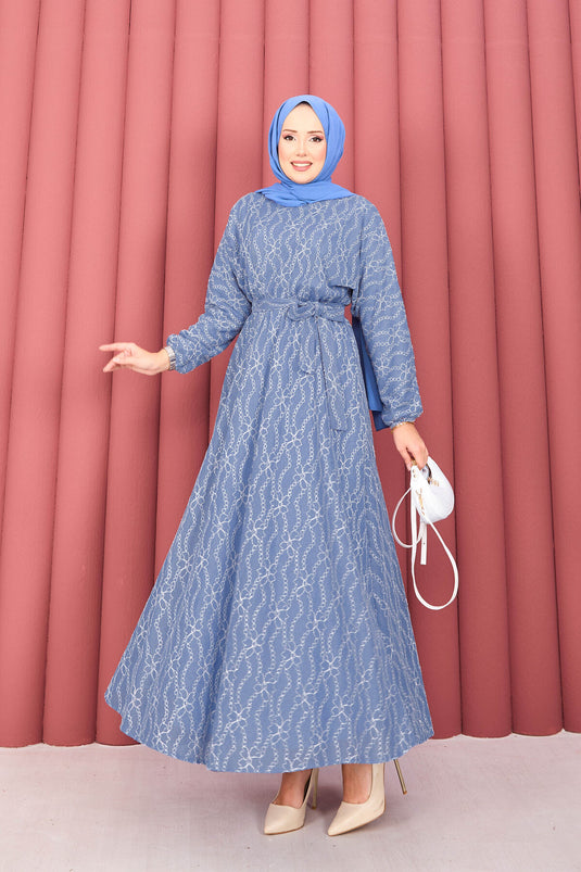 Robe Modeste En Dentelle Texturée Indigo Avec Ceinture