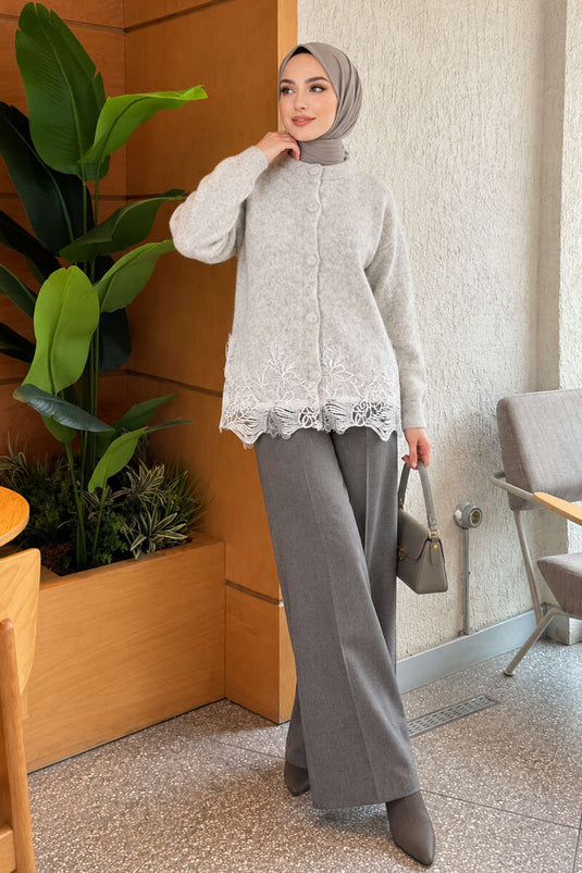 Grauer Strickjacke Mit Spitzenstickerei