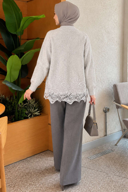 Grauer Strickjacke Mit Spitzenstickerei
