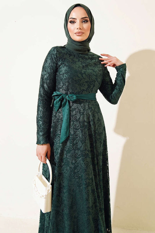 Robe de soirée émeraude avec ceinture et broderie en dentelle