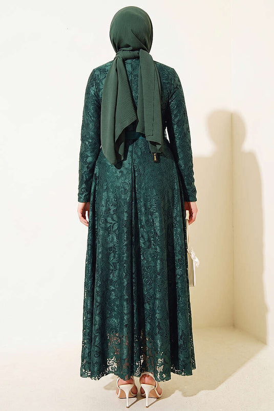 Robe de soirée émeraude avec ceinture et broderie en dentelle