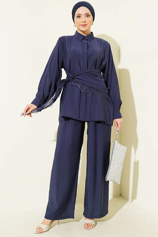 Ensemble à boutons cachés avec détail en dentelle, bleu marine