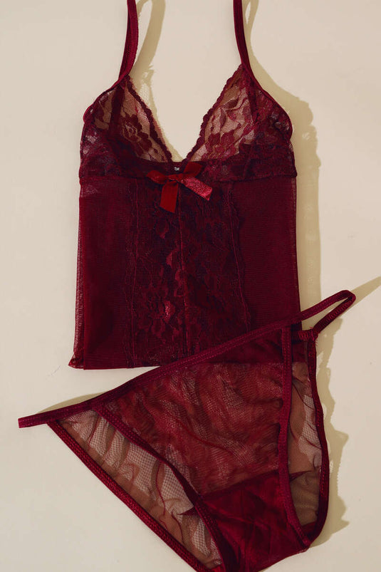 Nuisette fantaisie bordeaux ornée de dentelle