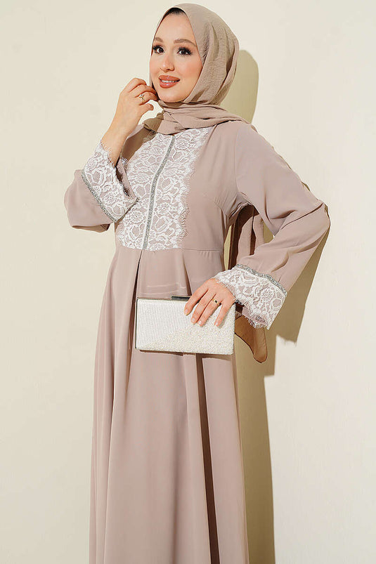 Beige Spitzenkleid Mit Perlendetails