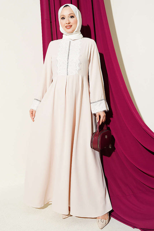 Mit Steinen Verzierte Spitzenkleid