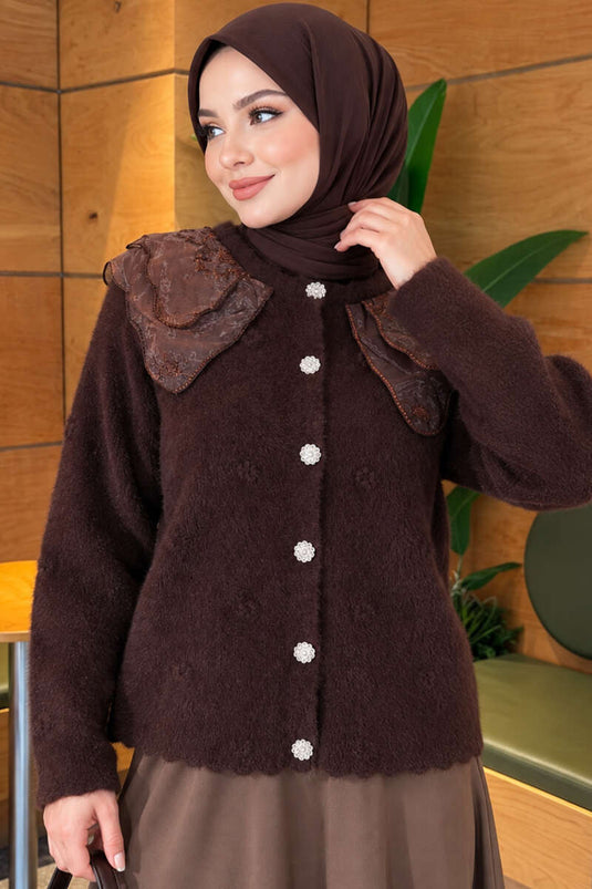 Cardigan Con Colletto In Pizzo E Bottoni, Dettaglio Con Barba