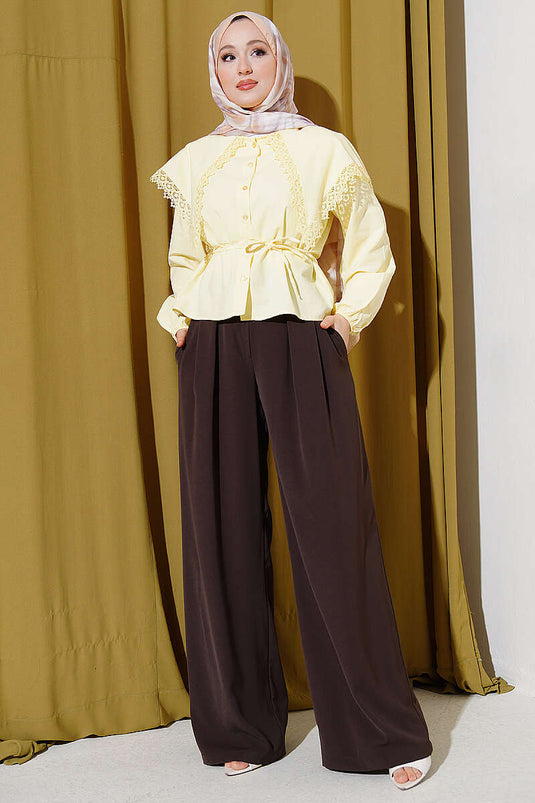 Chemise courte en popeline jaune à col marin avec dentelle