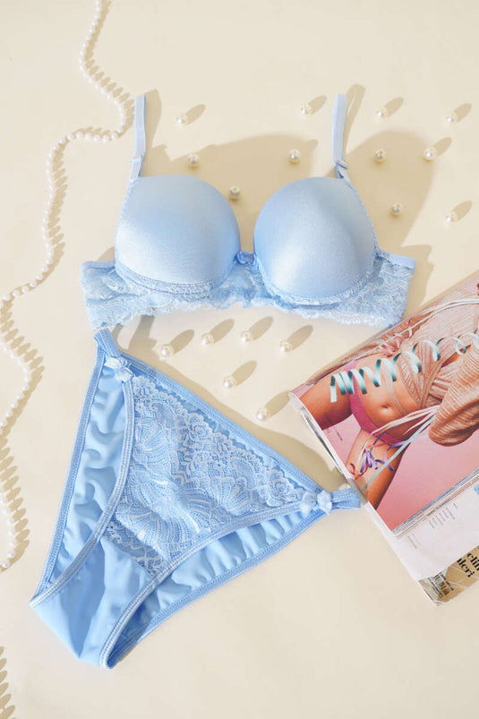 Ensemble soutien-gorge et brassière en dentelle brillante, rembourrée et bleu ciel