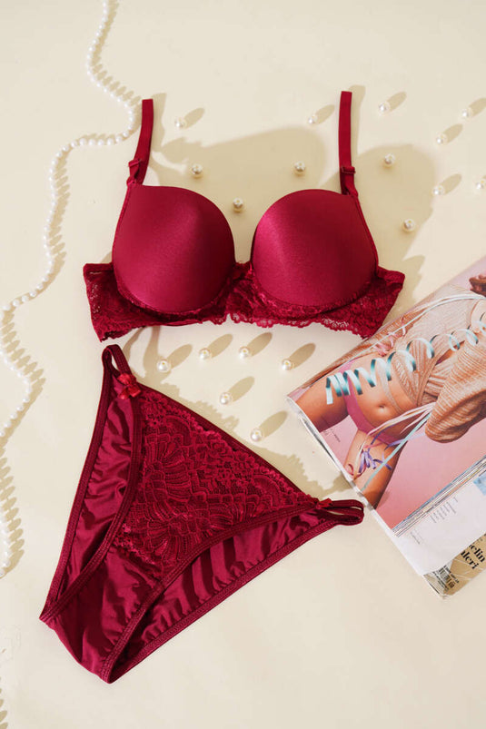 Ensemble soutien-gorge et soutien-gorge en dentelle brillante, rembourré et bordeaux