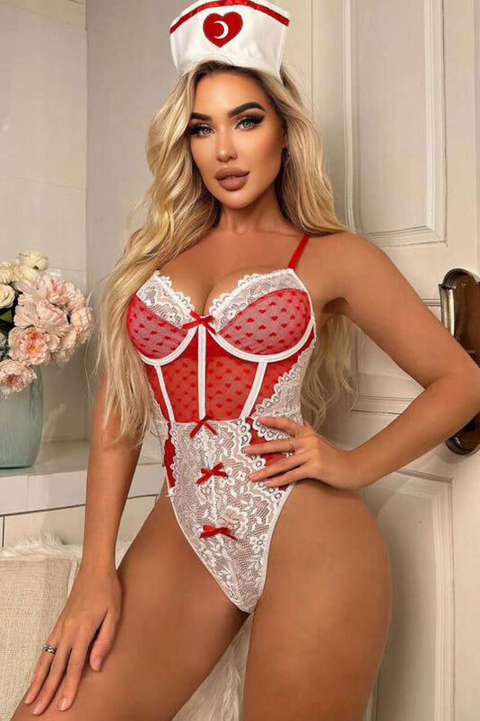 ملابس داخلية خيالية مزينة بتاج ممرضة من الدانتيل باللون الأحمر
