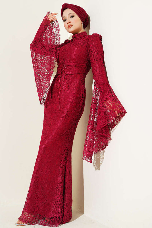 Robe de soirée bordeaux modèle sirène avec volants et dentelle aux manches