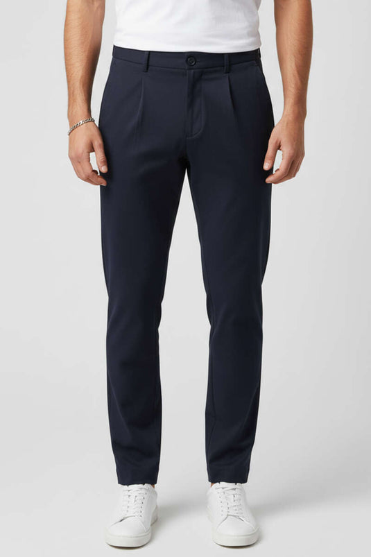 Herren-Stoffhose in schmaler Passform, Marineblau