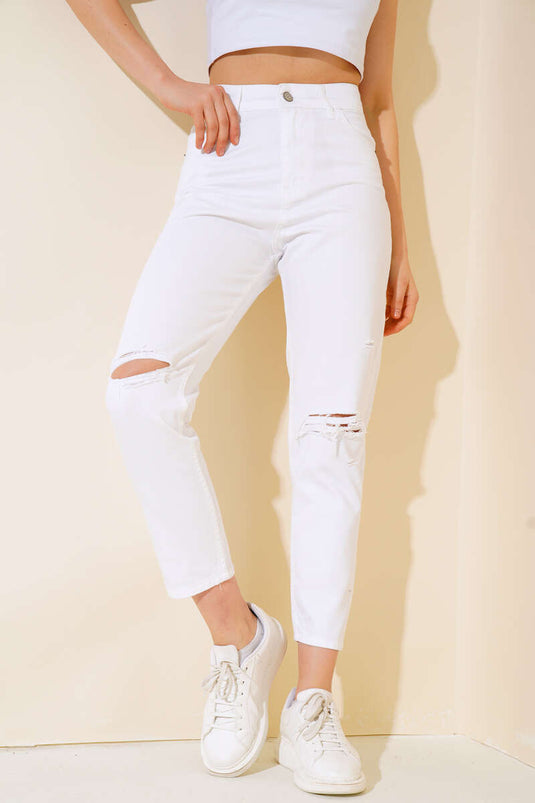 بنطلون أبيض ضيق ممزق