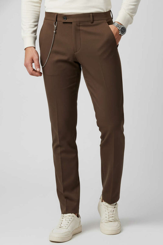 Herren-Stoffhose in schmaler Passform mit Kettendetail, Braun