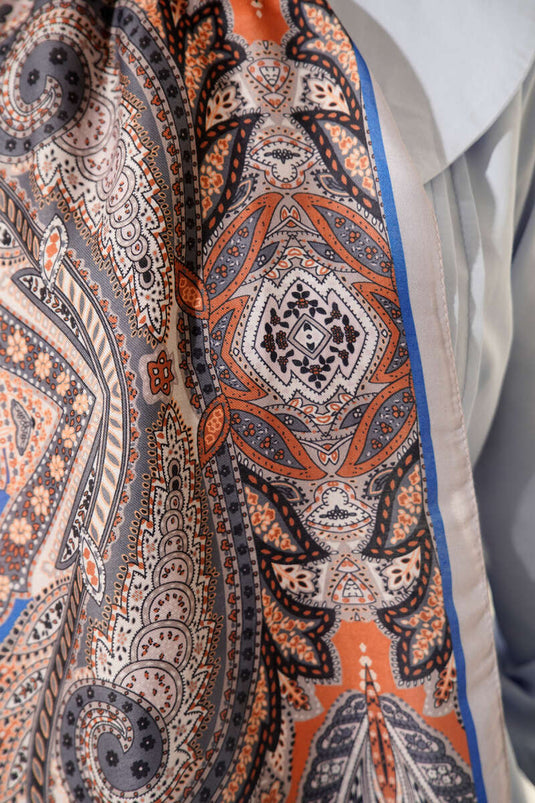 Châle doux gris à motif rétro foncé