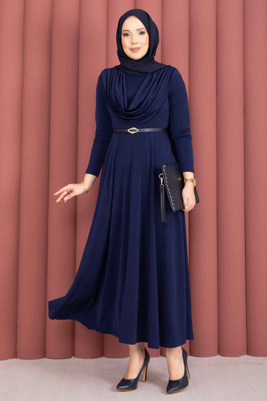 Robe Sandy à col dégagé avec ceinture à la taille, bleu marine