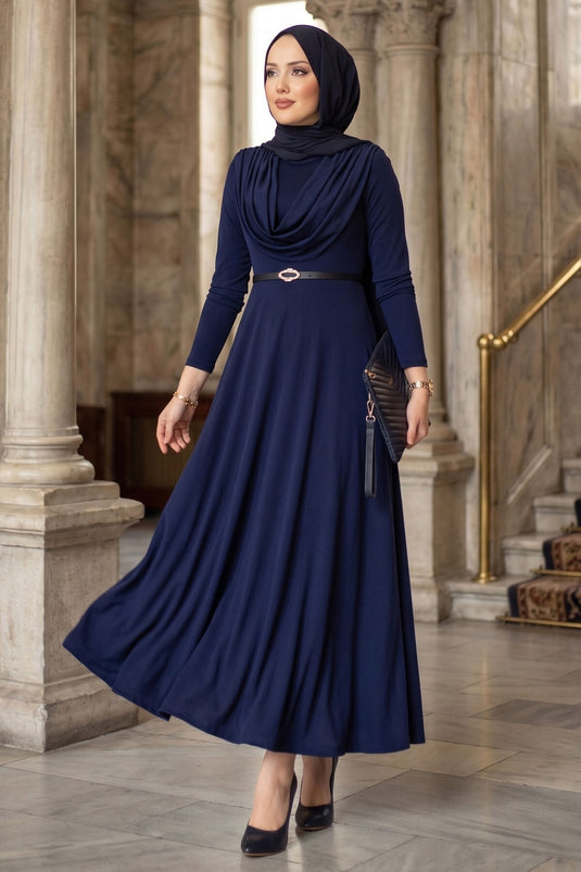 Robe Sandy à col dégagé avec ceinture à la taille, bleu marine