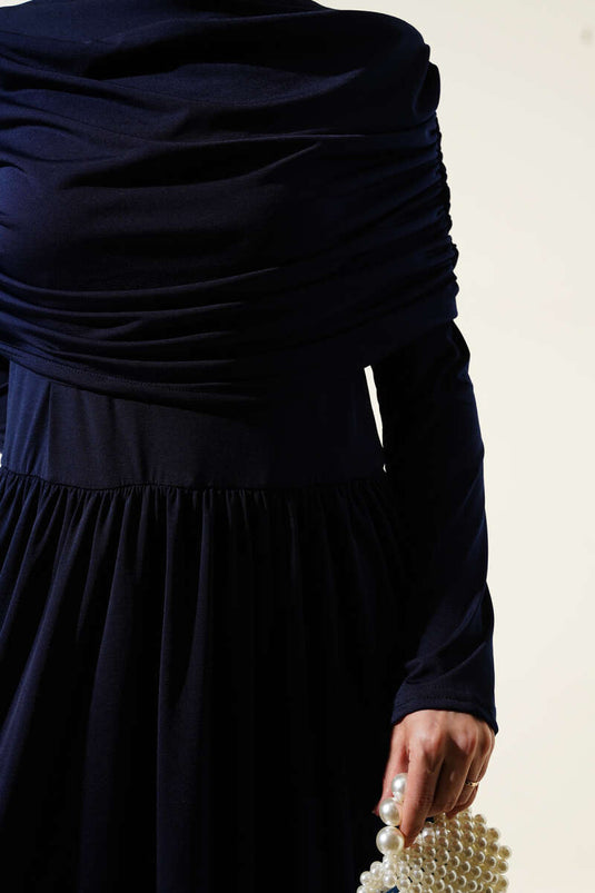 فستان ساندي مع رقبة واسعة، أزرق داكن