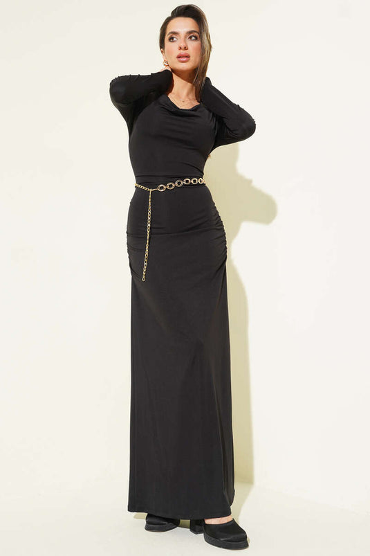 Kleid mit weitem Ausschnitt und Gürtelkette Schwarz