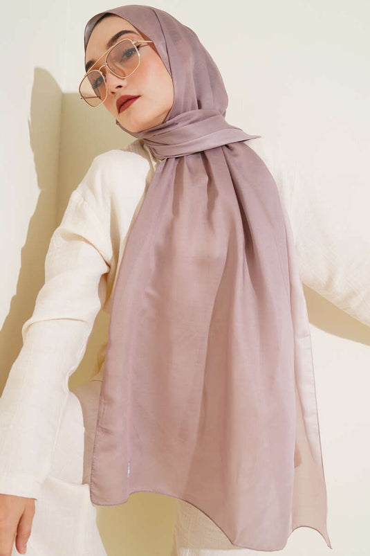 شال متدرج اللون بلون قهوة الحليب